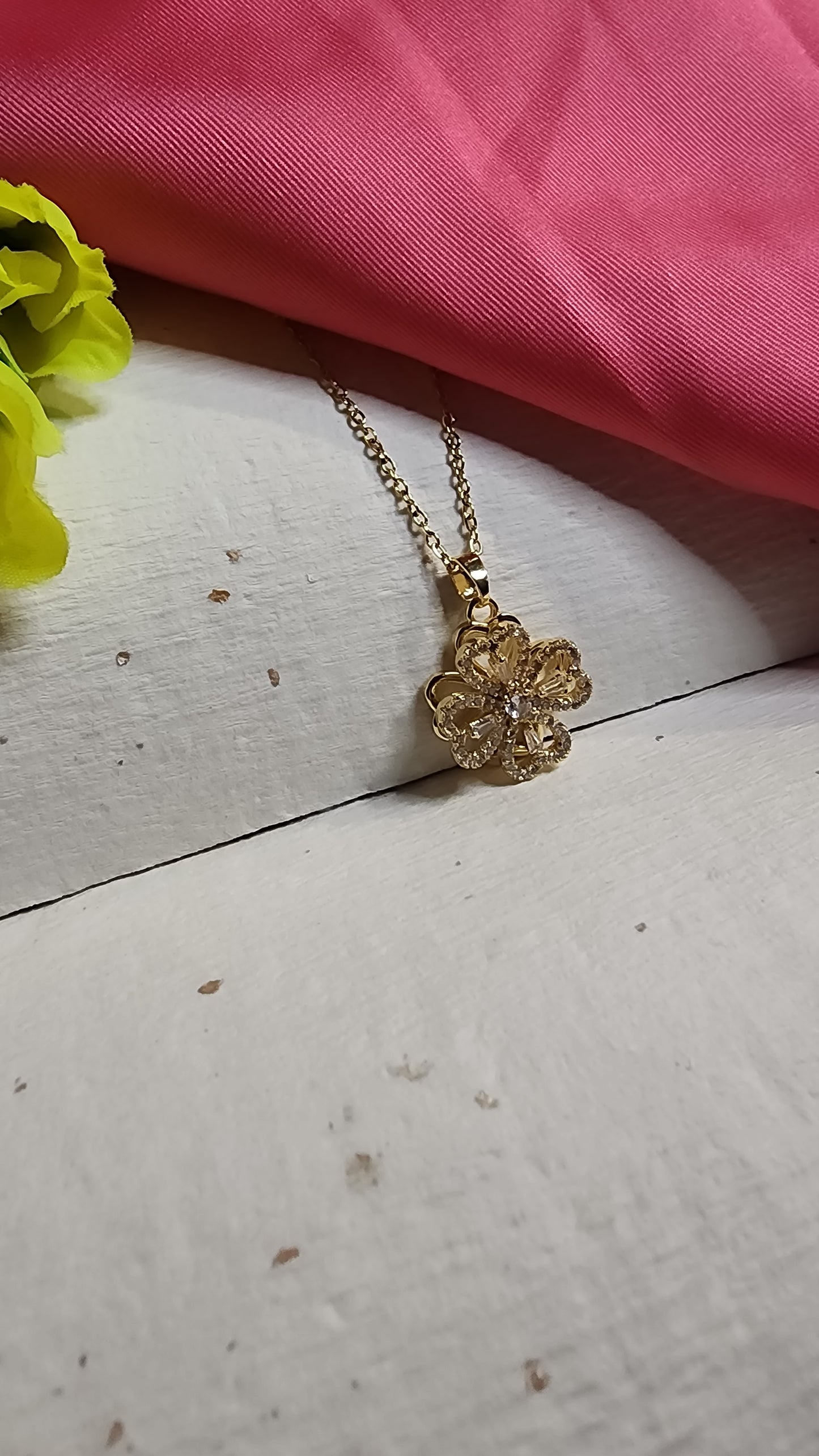 Flower Power Chain - GoDazzle