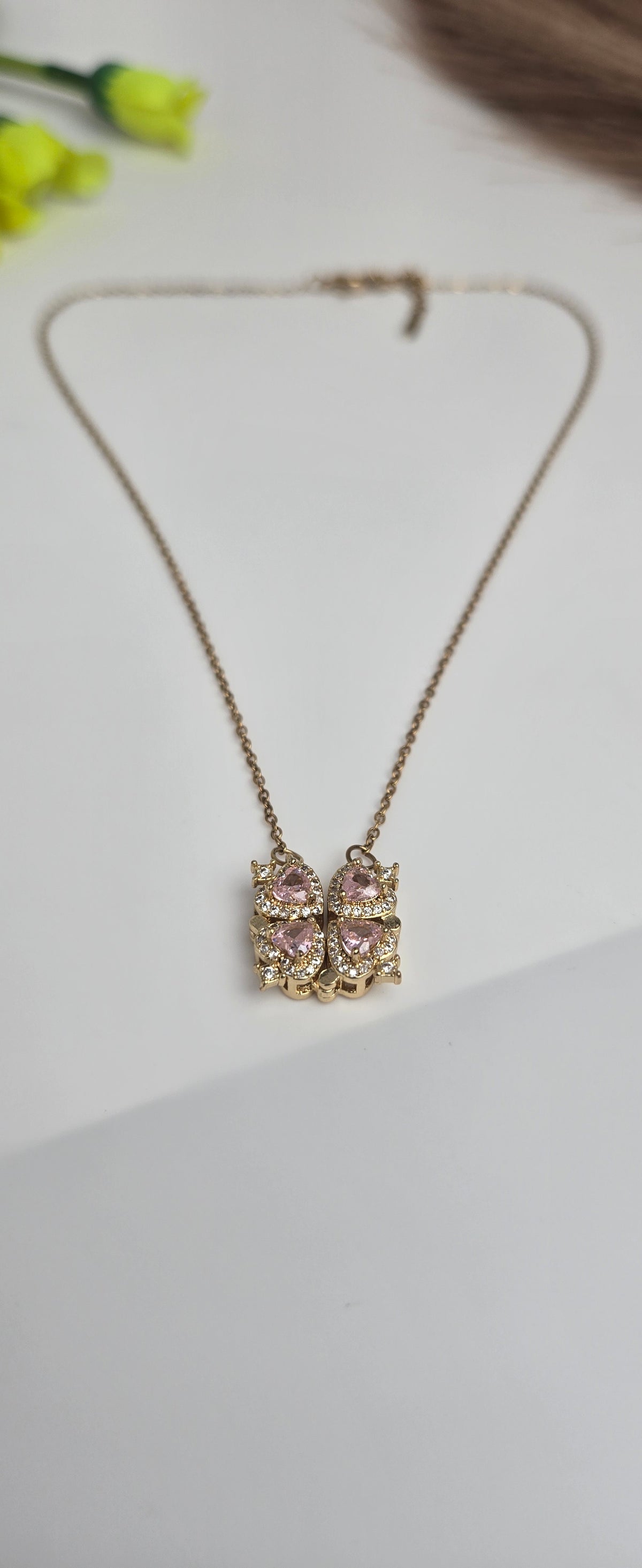 Magnetique Glow Necklace