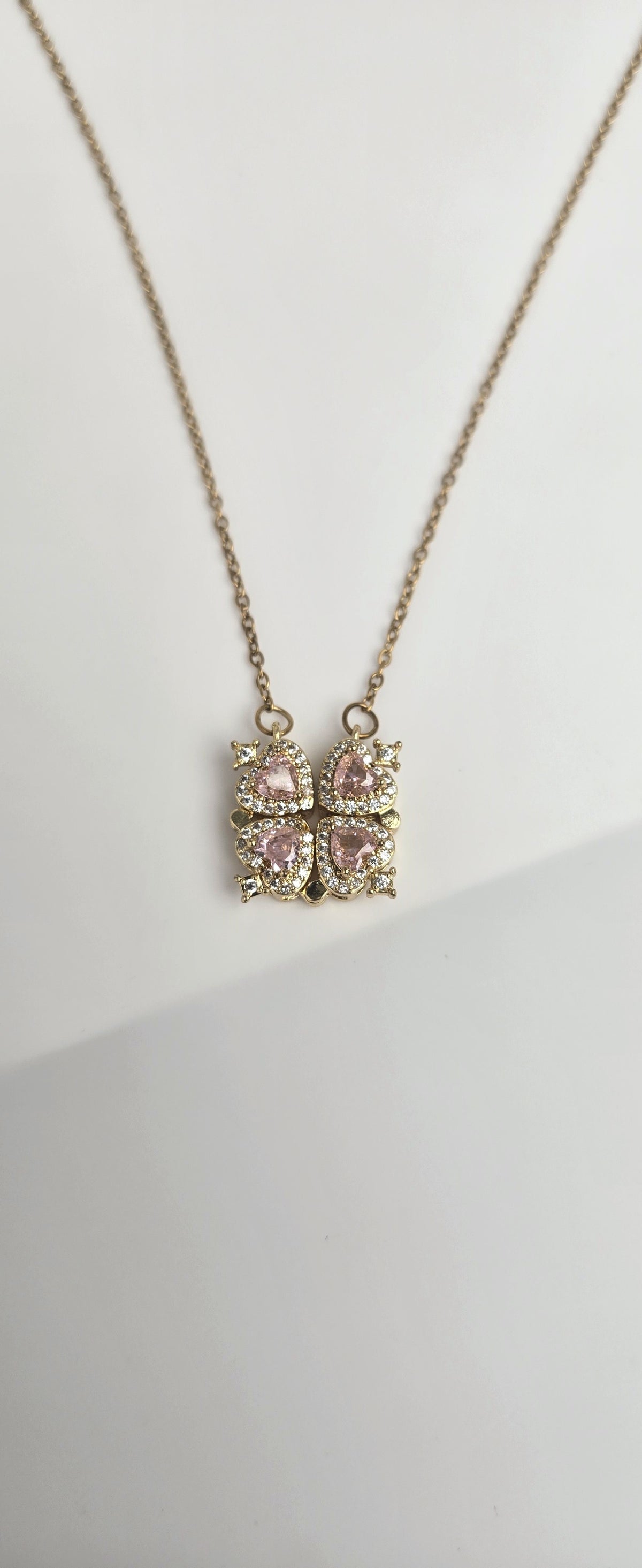 Magnetique Glow Necklace