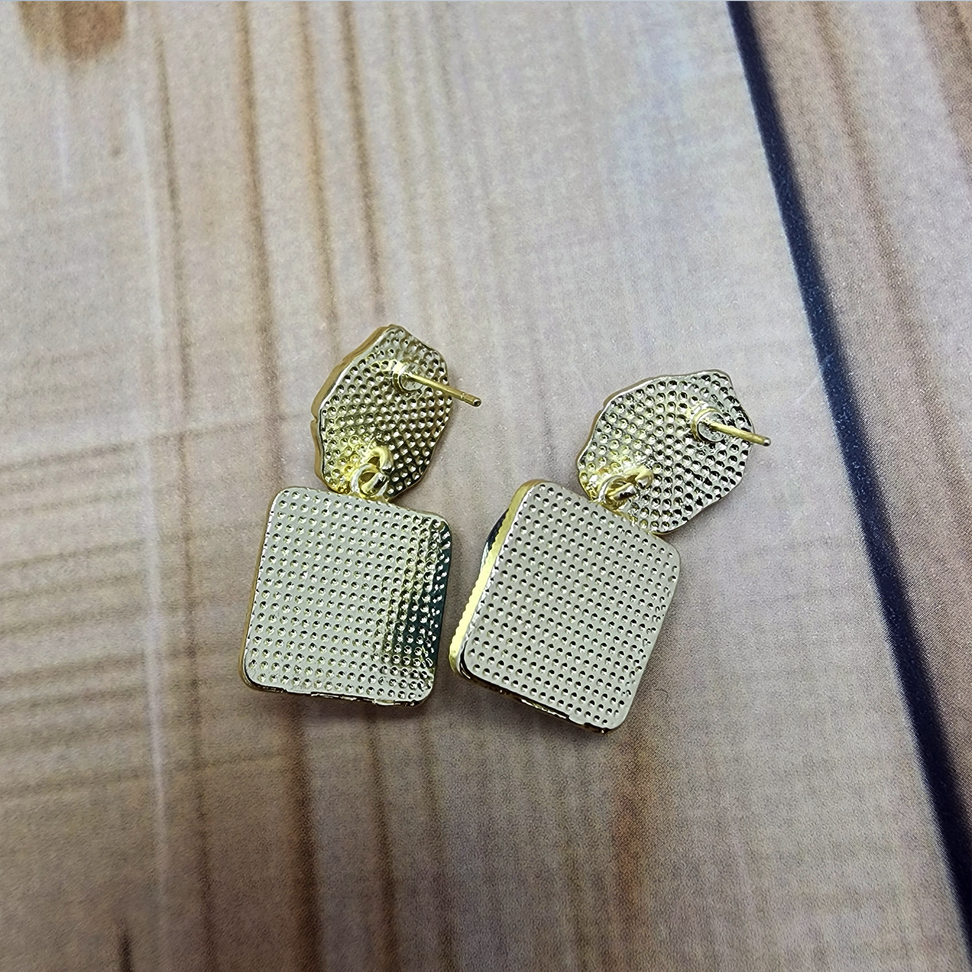 MOP Earring - GoDazzle