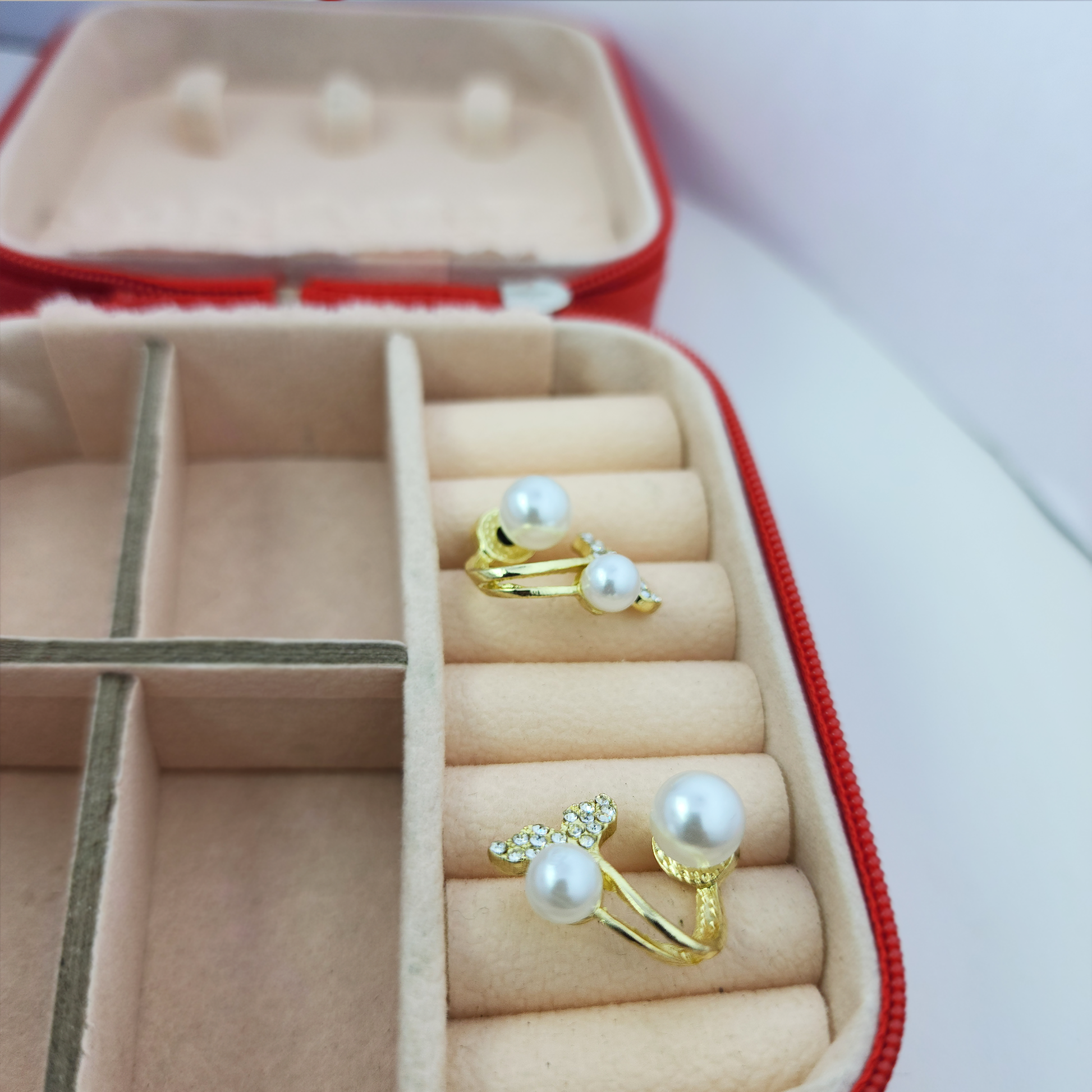 Cathy Pearl Studs - GoDazzle